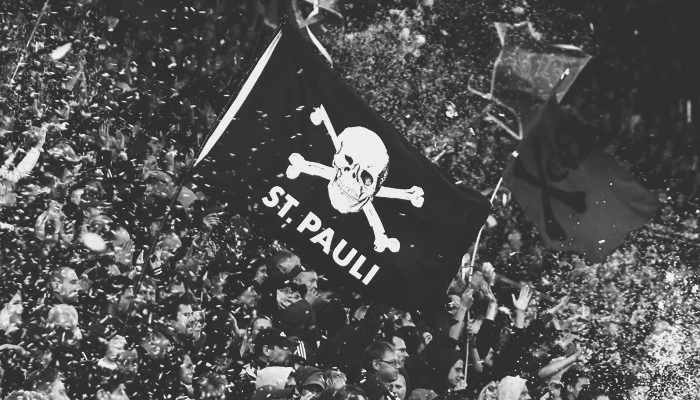 St. Pauli - No Place For [Adesivo]